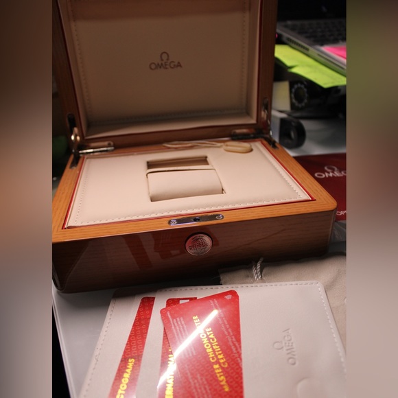 Omega chrono wood box - Picture 9 of 9